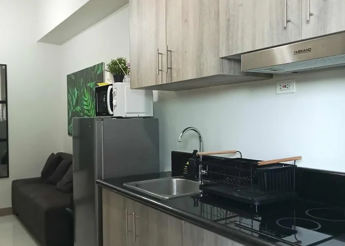 Apartment Free Wi-fi Luxurious Haven By The Bay - 2br Near Moa Picc Ccp Manila